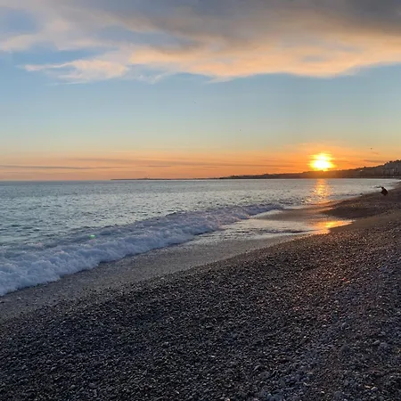 A 1 Min De La דירה