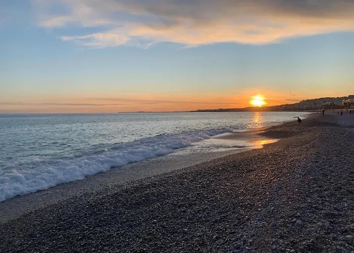 A 1 Min De La דירה