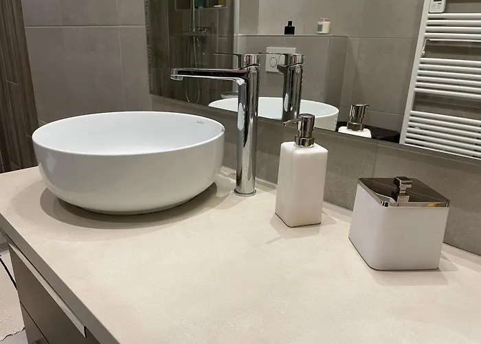 A 1 Min De La דירה