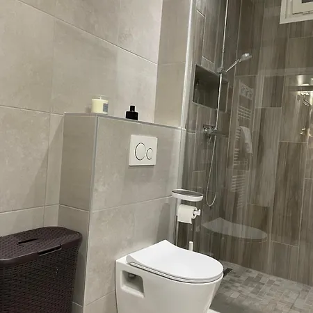 A 1 Min De La Apartman *